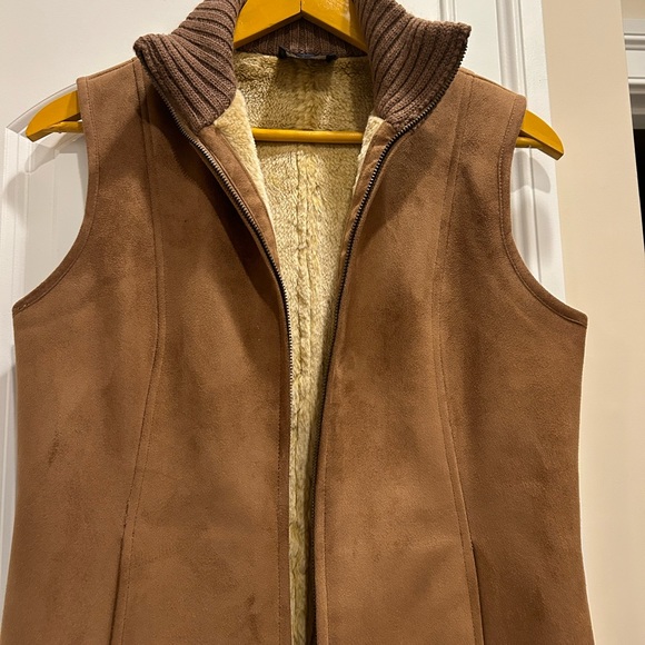 Ann Taylor faux fur lined Brown suede vest - Picture 3 of 5